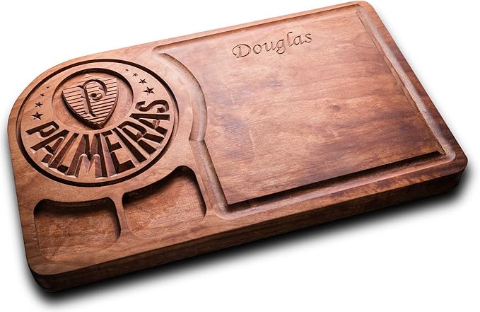 Tábua de corte de madeira com escudo do Palmeiras